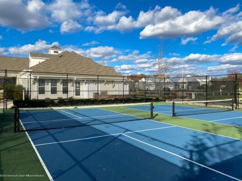 47 Sunset Dr, Tinton Falls NJ 07724 exterior