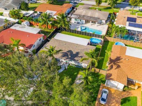 8421 17 Ct, Hollywood FL 33028 exterior