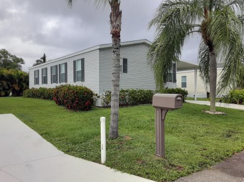 7 Flamenco Way, Fort Pierce, FL 34952-8535
