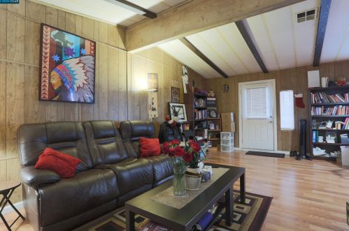 1317 24th St, Oakland, CA 94606-3235