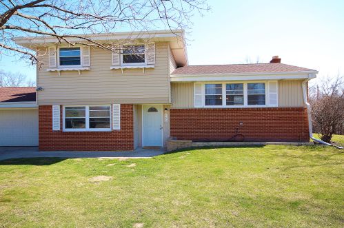 2790 126th St, Waukesha, WI 53151-4018
