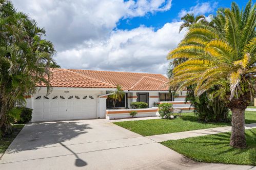 9535 Sun Pointe Dr, Boynton Beach, FL 33437-3329