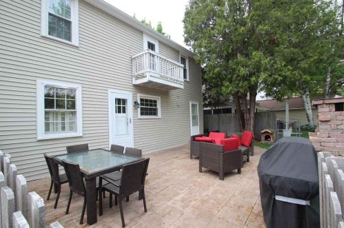 1178 Division St, Green Bay, WI 54303-3002