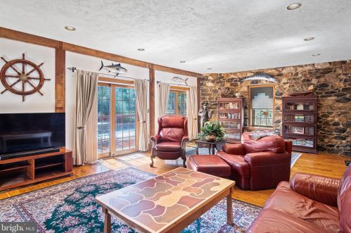 222 Longspur Dr, Wilmington DE  19808-4363 exterior