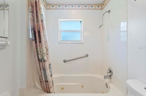 1845 Mango Tree Dr, Edgewater FL 32141-3925 exterior