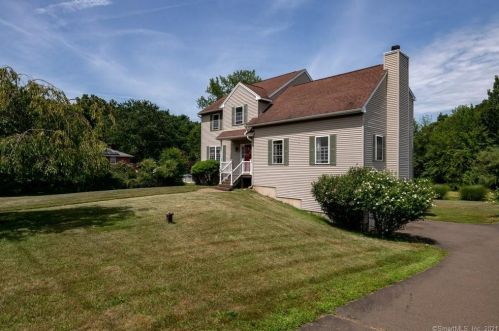 16 Benedict Dr, North Haven, CT 06473-3503