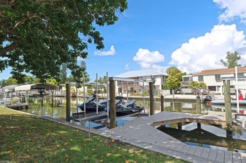 215 Flamingo St, Fort Myers Beach, FL 33931-4311