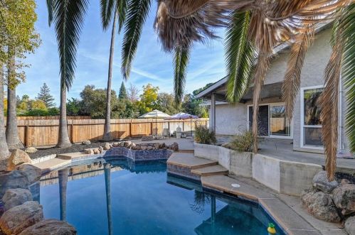 8437 Juglans Dr, Citrus Heights CA  95662-3048 exterior