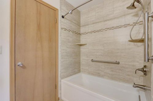 2335 Graylog Ln, Waukesha WI  53151-2921 exterior