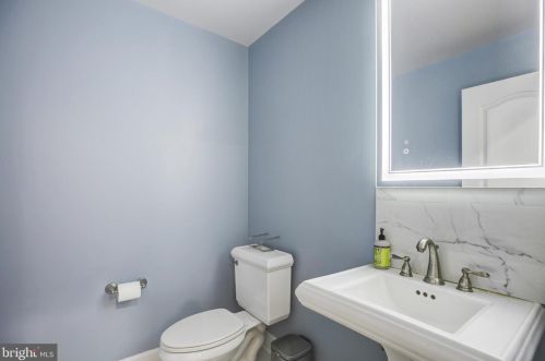 20405 Crimson Pl, Leesburg VA 20175-6362 exterior