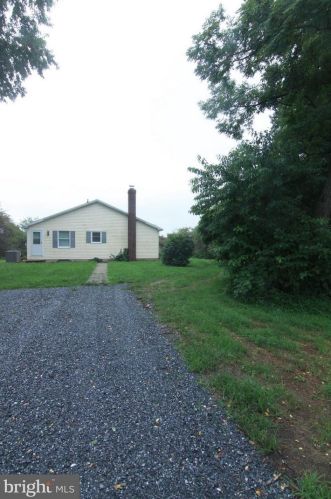 13098 Picnic Woods Rd, Lovettsville VA  20180-2926 exterior