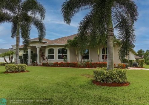 3618 Darwin Blvd, Fort Pierce, FL 34953-3878