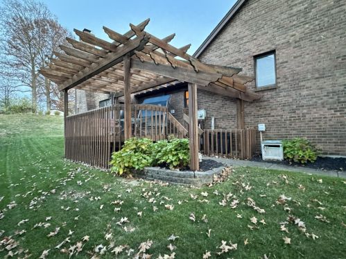 1 Cedar Pt, Newport KY  41076-1743 exterior