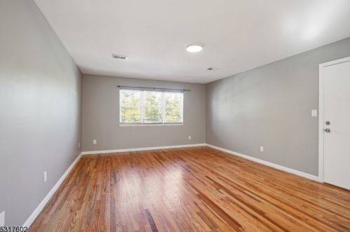 151 3rd St, Newark, NJ 07107-2208