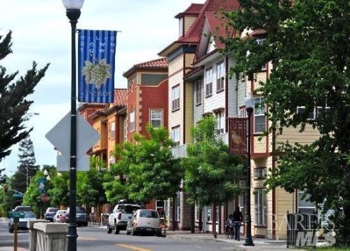 551 Shagbark St, Windsor CA  95492-8143 exterior