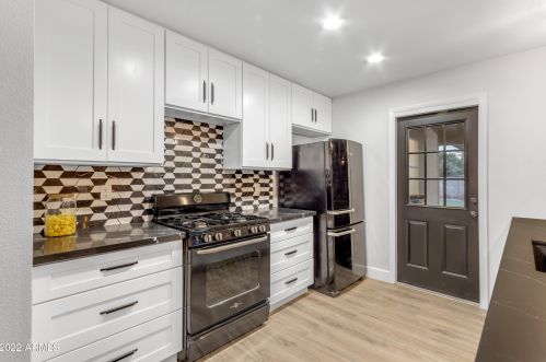 7142 12 St, Phoenix AZ 85022-3801 exterior