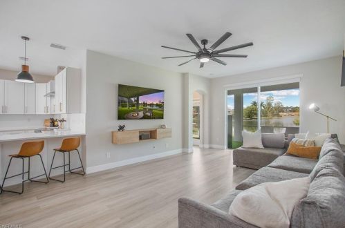 7579 Berkshire Pines Dr, Naples FL  34104-9445 exterior