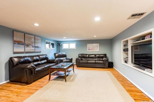 34 Flower Ln, Muttontown NY  11753-2312 exterior