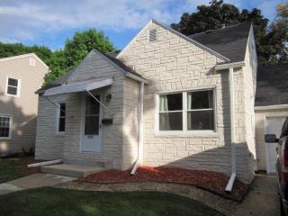 5337 Arizona St, Milwaukee, WI 53219-3358