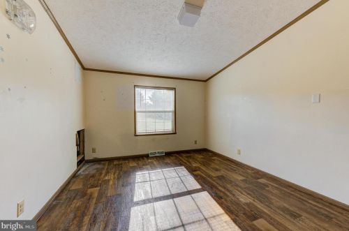 1356 Kings Hwy, Pilesgrove NJ 08098-2517 exterior