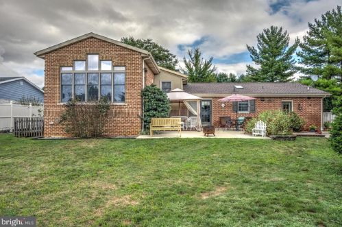 1188 Marie Ave, Ephrata PA  17522-1524 exterior