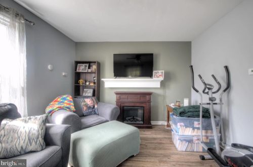 1702 Swedesboro Ave, West Deptford NJ  08066-1517 exterior