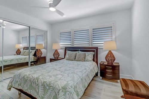 625 Orchid Dr, Naples FL  34102-5012 exterior