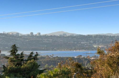 4045 Narragansett Ave, San Diego CA  92107-2618 exterior