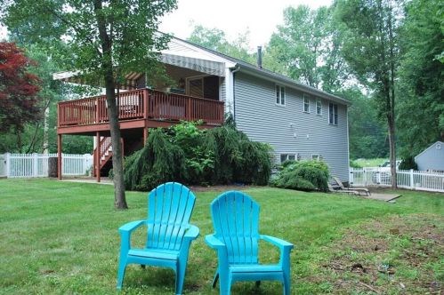 34 Tower Hill Rd, Cumberland RI  02864-1524 exterior