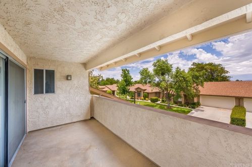 20056 Avenue Of The Oaks, Santa Clarita CA  91321-1361 exterior