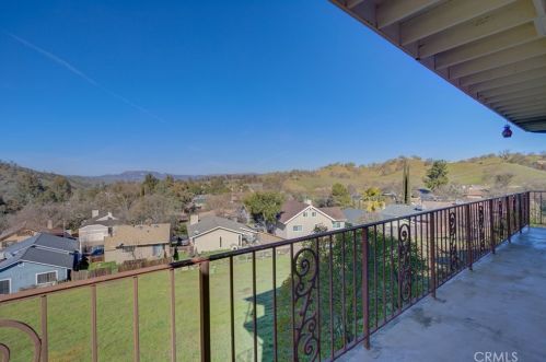 5089 Meadow Lark Ln, Lake Nacimiento CA  93446-4261 exterior