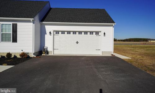 2 Highland Dr, Seaford DE  19973-4827 exterior