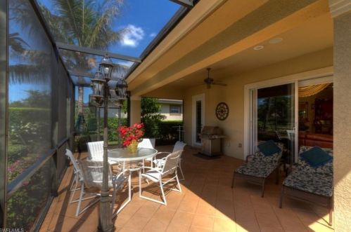 5076 Post Oak Ln, Naples FL  34105-4526 exterior