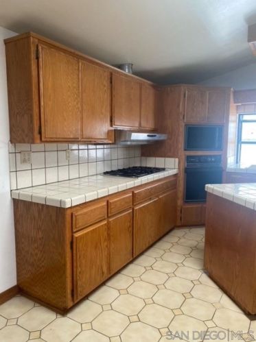 9064 Walker Ct, San Diego, CA 92123-3052