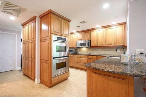 320 Hazelcrest St, Marco Island FL  34145-5230 exterior