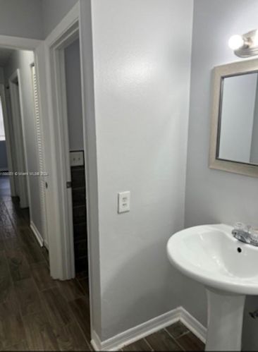 8033 21st Ct, Hollywood, FL 33025-2258