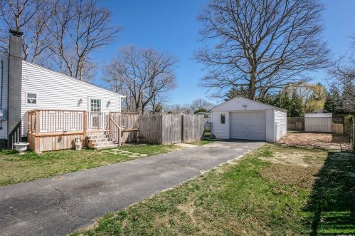 22 Blossom Ave, Holtsville NY  11742-1705 exterior