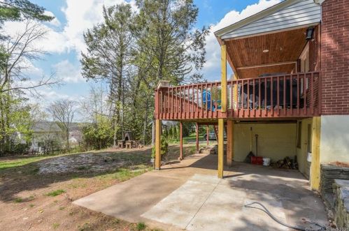 415 Ridge Rd, Middletown CT  06457-5230 exterior