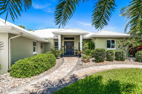 321 Hibiscus Trl, Melbourne, FL 32951-2025