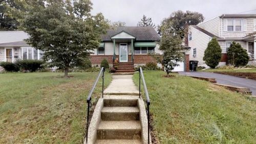 284 Woodruff Ave, Avenel, NJ 07001-1138