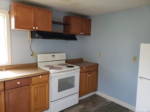 486 Hartford Ave, Hartford, CT 06111-1505