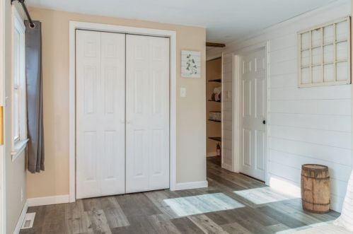 33 New Carver St, Raynham MA 02767-1738 exterior