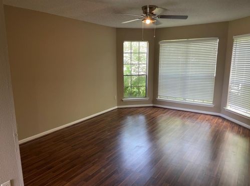 5306 Spring Branch Dr, Pearland, TX 77584-9372