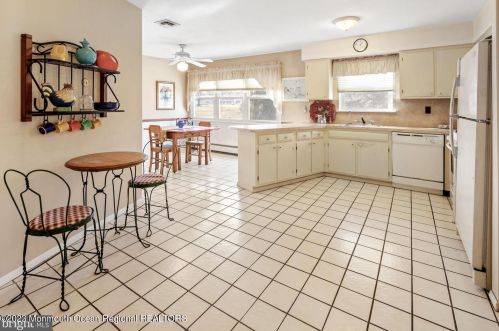 10 Lowell Ct, Bricktown NJ  08724-2423 exterior