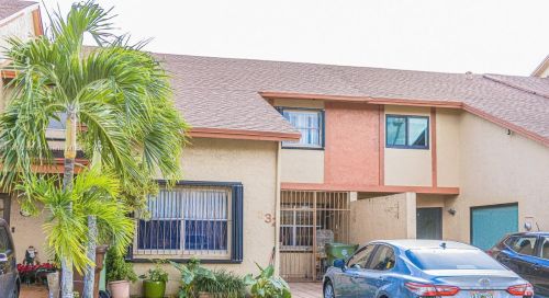 832 41st St, Hialeah, FL 33012-2455