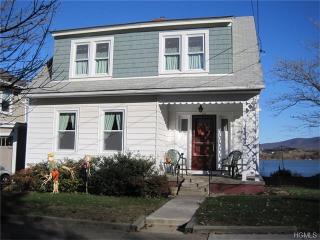 374 Montgomery St, Newburgh, NY 12550-3642