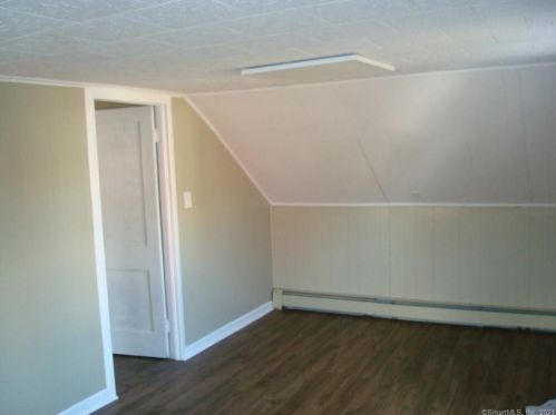 13 Riverview Ave, Groton CT 06340-3513 exterior