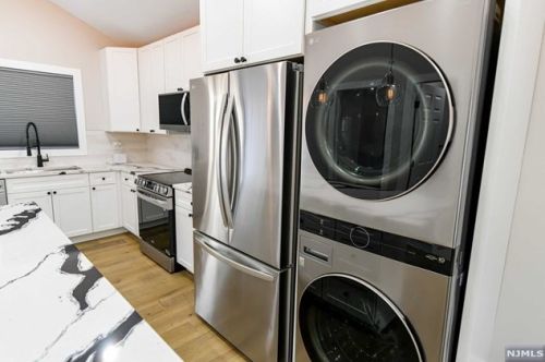 6 Stag Hill Rd, Mahwah NJ  07430-1034 exterior