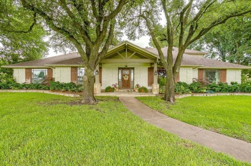 9800 Westridge Rd, Fort Worth, TX 76126-1700