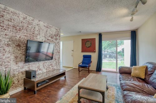 2240 White Cornus Ln, Herndon, VA 20191-1116